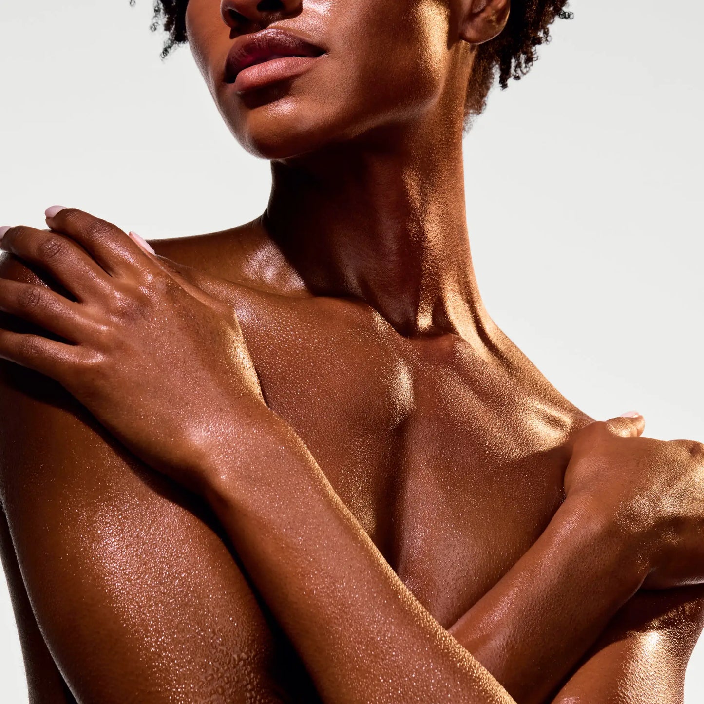 the-glow-getter-multi-oil-body-scrub-x9 NATR-40028-Alt-Image-The_Glow_Getter_Multi-Oil_Body_Scrub-06_1.webp